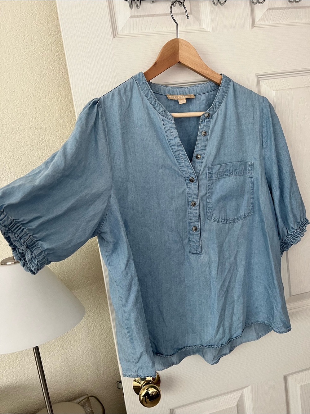 Hope & Harlow Light Blue Chambray Denim-Look Puff Sleeve Henley Top L